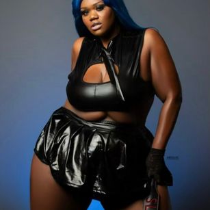 Model - Beverly Blue dildo