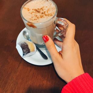 Model - Hidden Kitty highheels