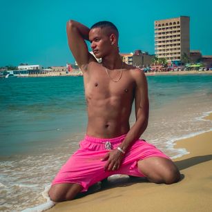 Model - leonarboy bigcock