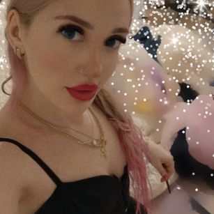 Model - Alienanna11 oilshow