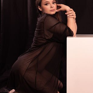 Model - Violette Keys dildo