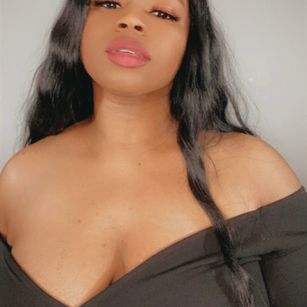 Model - simoneXmayy black