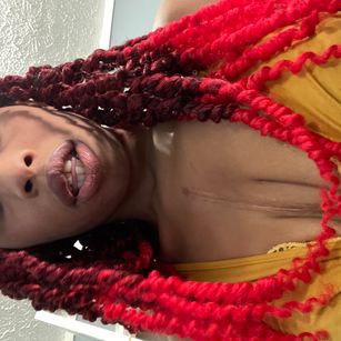 Model - SweetsandPeaches2023 feet