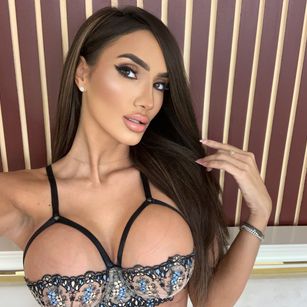 Model - AnnaKarev feet