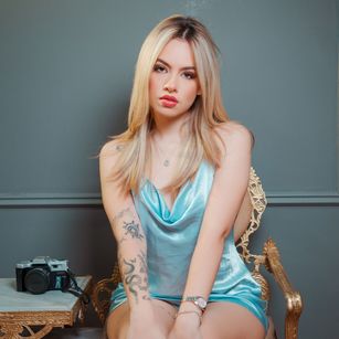 Model - Irina Leone latina