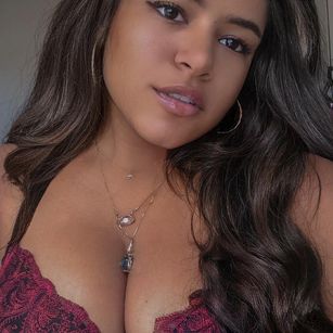 Model - Princess Luxy findom