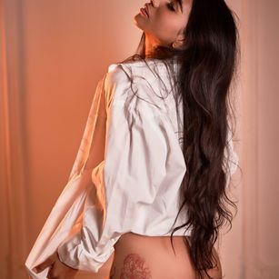 Model - SabrynaTaylor oil