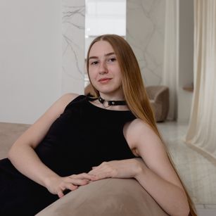 Model - Cassie Young feet