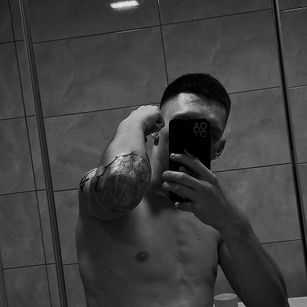 Model - Tvoyboy kissme