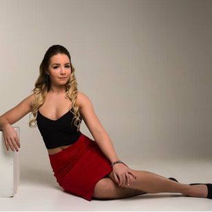 Model - SweetNaomi young