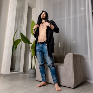 Model - Alex Kirk cum