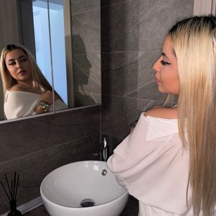 Model - Miss_Boujee hairy