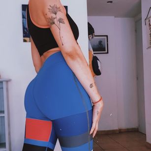 Model - Helen and the wolfxx feet