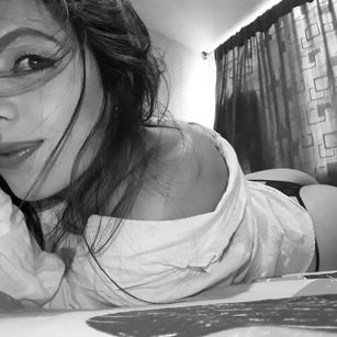 Model - Sweetkhloe dildo