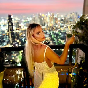 Model - Missy_matrix dildo