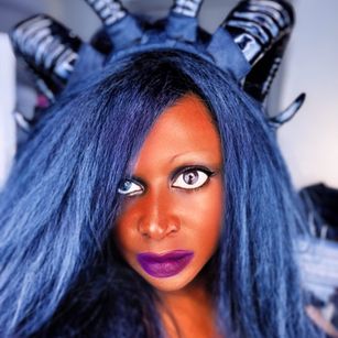 Model - Roxiiee goddess