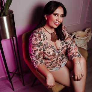 Model - Thelma Louvre blowjob