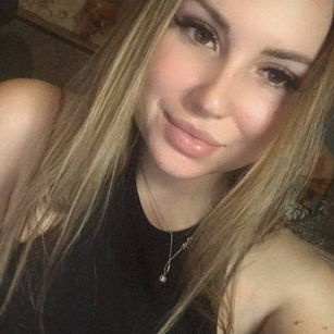 Model - NessViadi dress