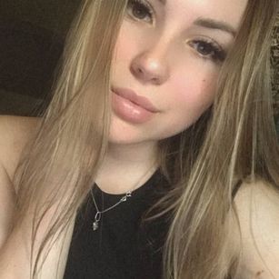 Model - NessViadi clothes