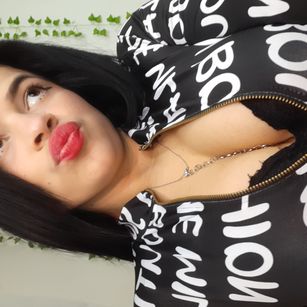 Model - Sara Miilan veryhot