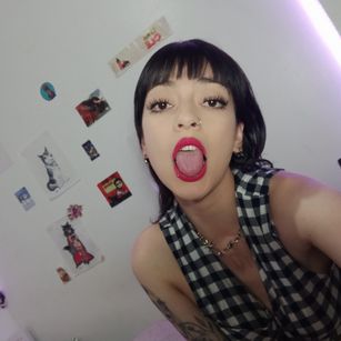 Model - Gina  skinny