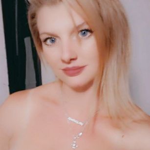 Model - Allaura Allure Unpredictable