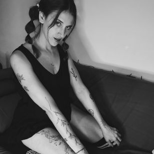 Model - Helen and the wolfxx feet