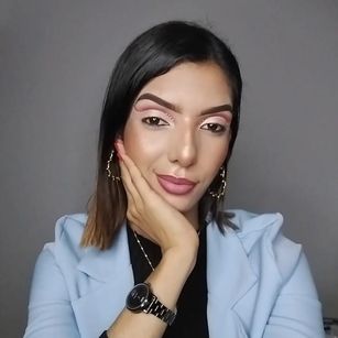 Model - Mia miller oil