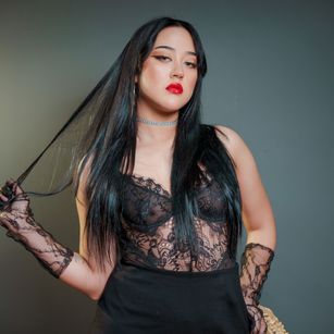 Model - LeonelaLake cum