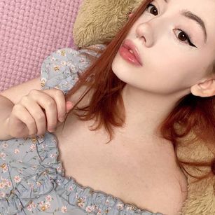 Model - AliceBrodie feet