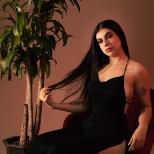 Model - Lauren Foxx latina