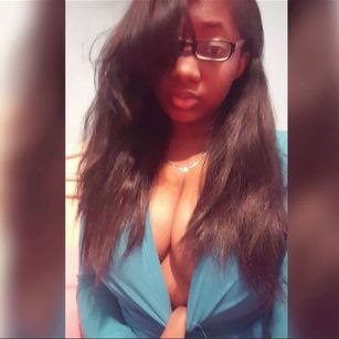 Model - Pretty Brown Sugar feet