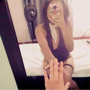 Model - esperanza sex showdildo