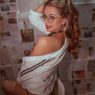 Model - EvelynMiller submissive