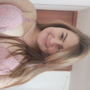 Model - Aisha23 juguetona