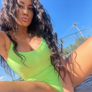 Model - Akeyli Taylor lips