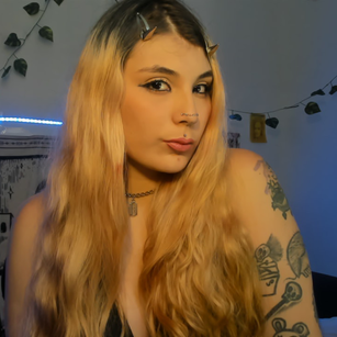 Model - Andromeda smartwoman