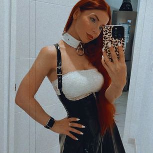 Model - YourWhiteTulip roleplay