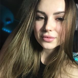 Model - NessViadi clothes