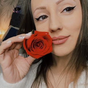 Model - ALEXIA CAGE cum