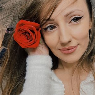 Model - ALEXIA CAGE young