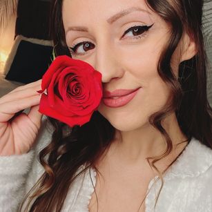 Model - ALEXIA CAGE petite