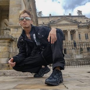 Model - Giorgiand gates heterosexual