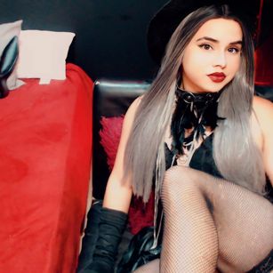 Model - Camila Carrington DOMINACION