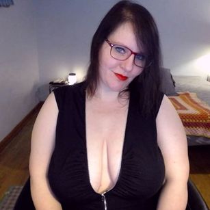 Model - ThickMystic blueeyes