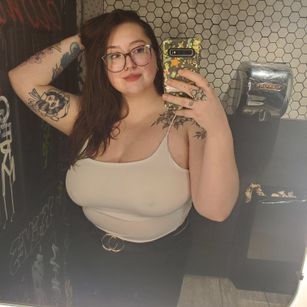 Model - Skye Love bigtits