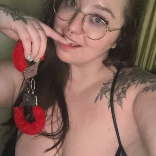 Model - Skye Love nerd