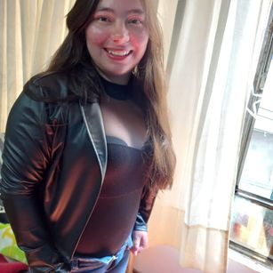 Model - outgoing girl squirt