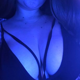 Model - Juli asshole