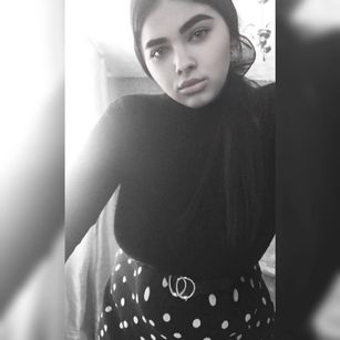 Model - Julie_Hill feet